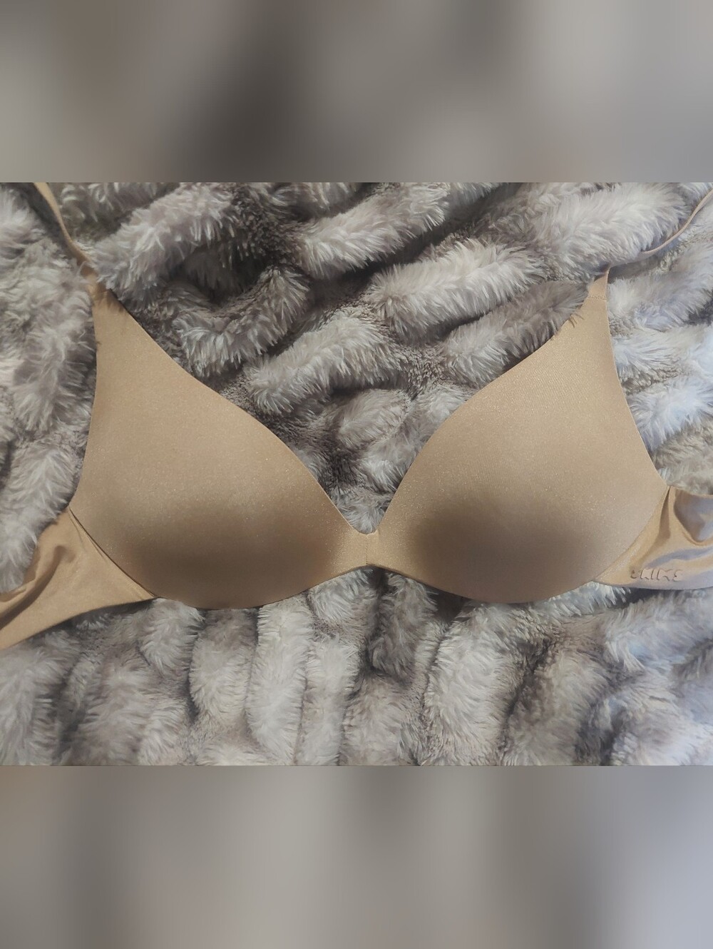 SKIMS Wireless Form Super Push Up Bra 32B Clay Nude Tan